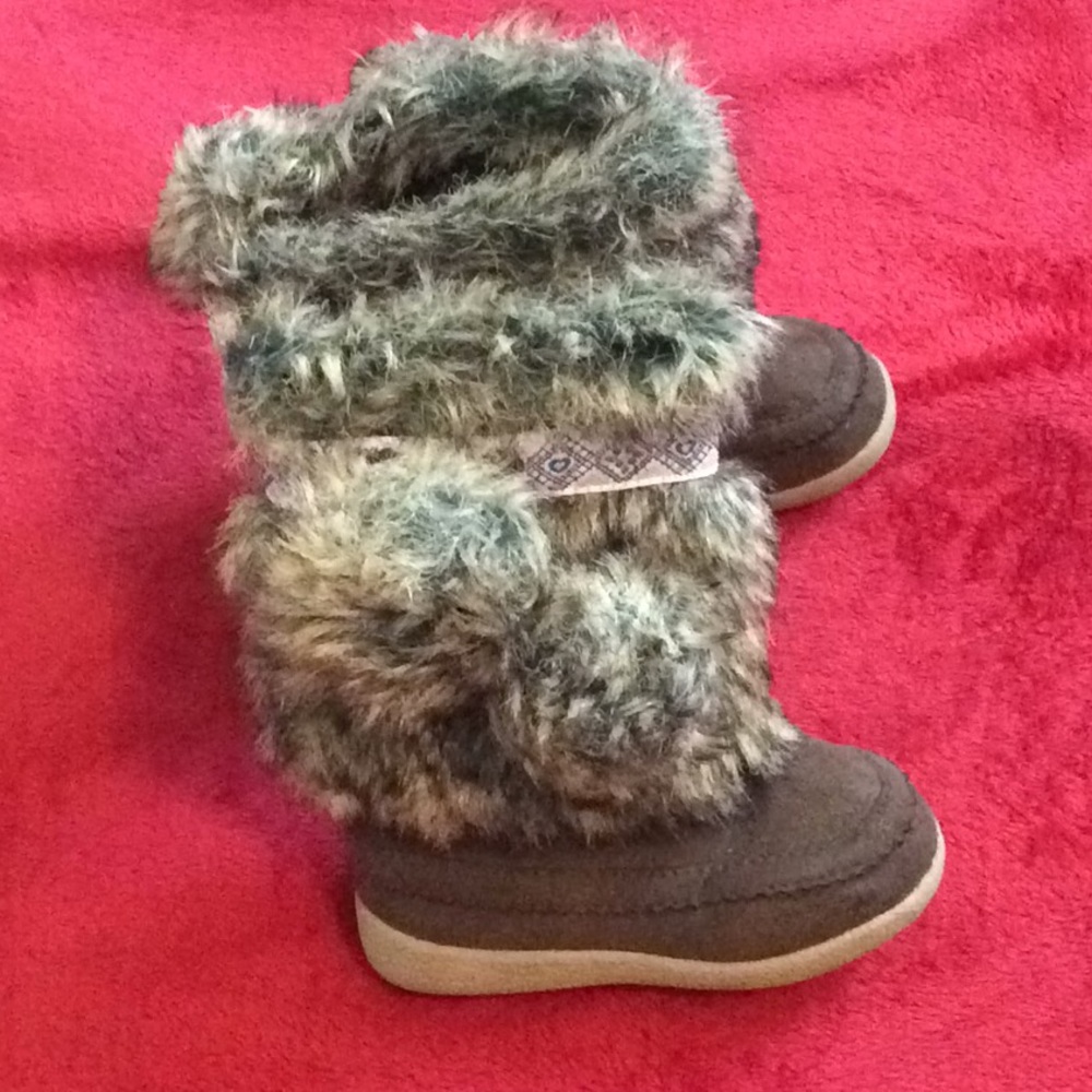 Kids Boots Size 7 18-24 months.